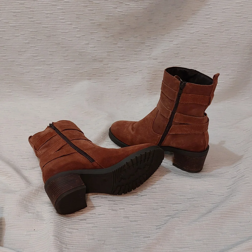 Women’s Suede Buckle Ankle Boots in Chestnut Size 9 - Picture 4 of 8